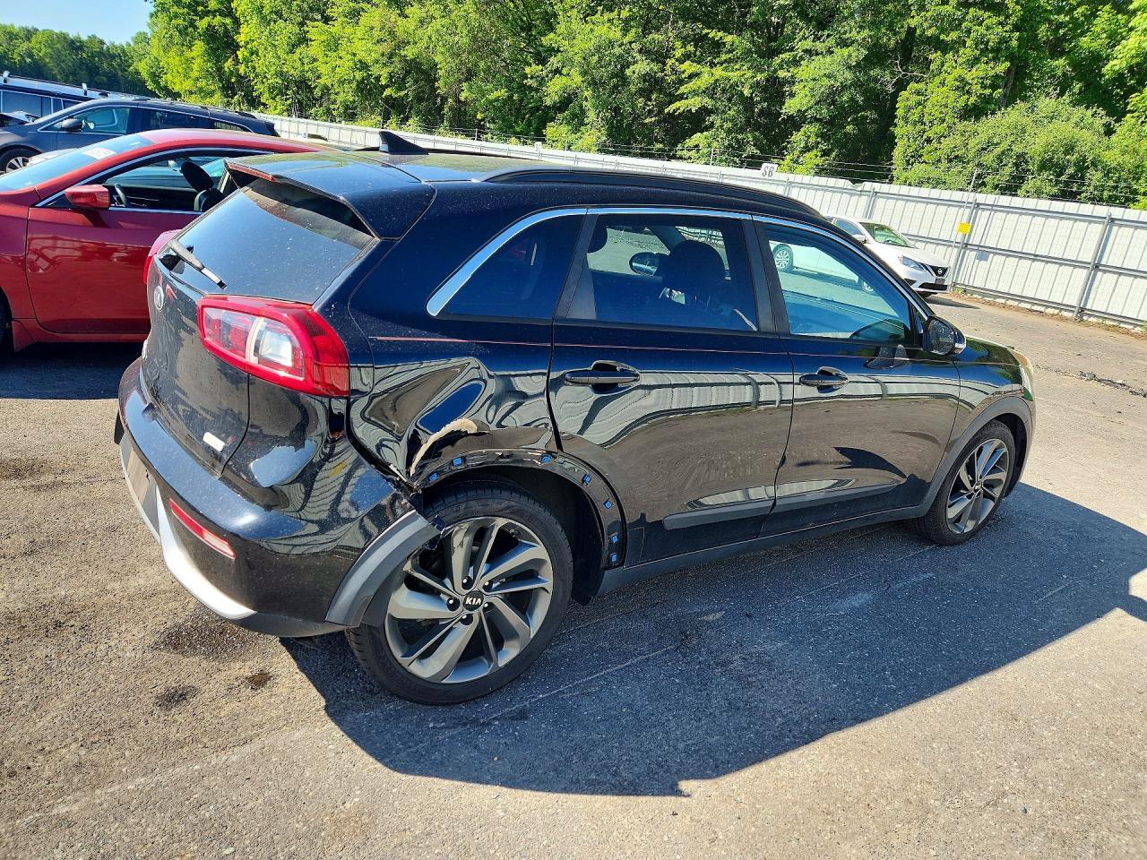 2017 Kia Niro Ex - Image 3