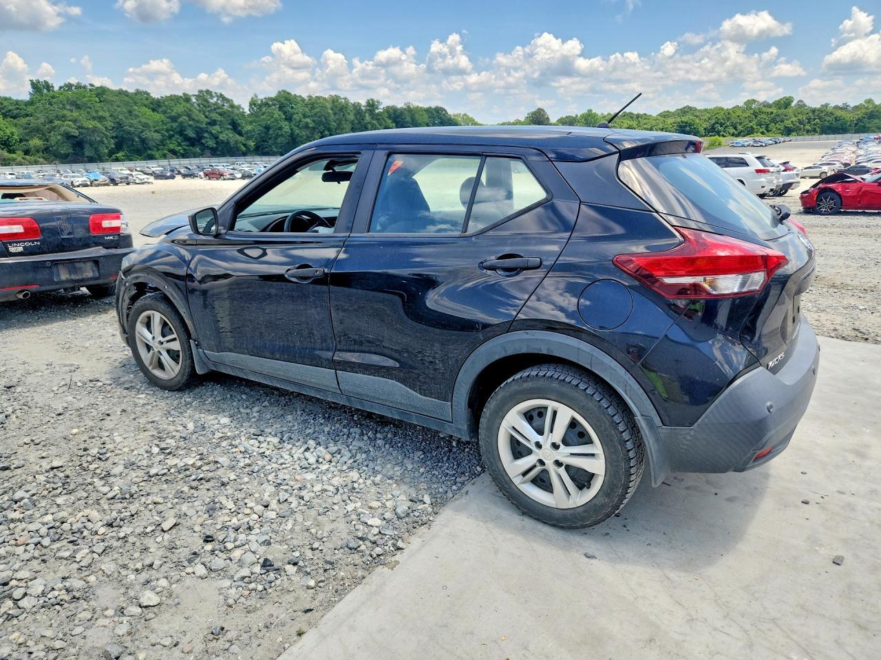 2020 Nissan Kicks S - Фото 2
