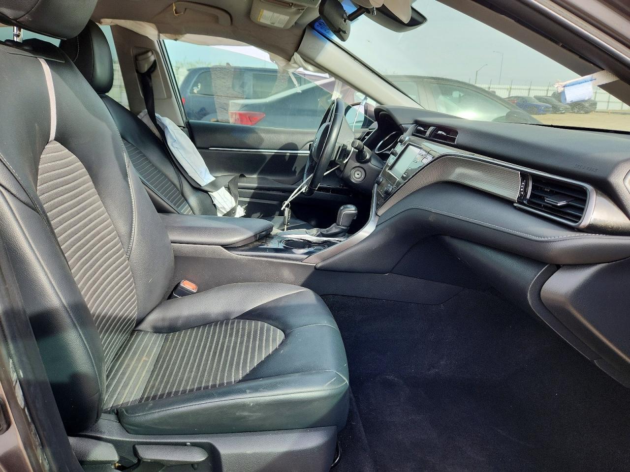 2019 Toyota Camry L - Фото 7