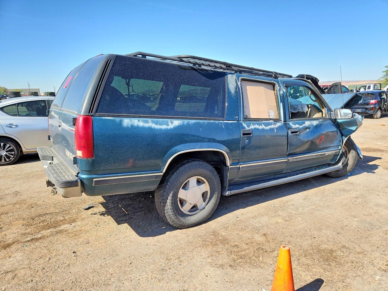 1999 Chevrolet Suburban K1500 - Фото 3