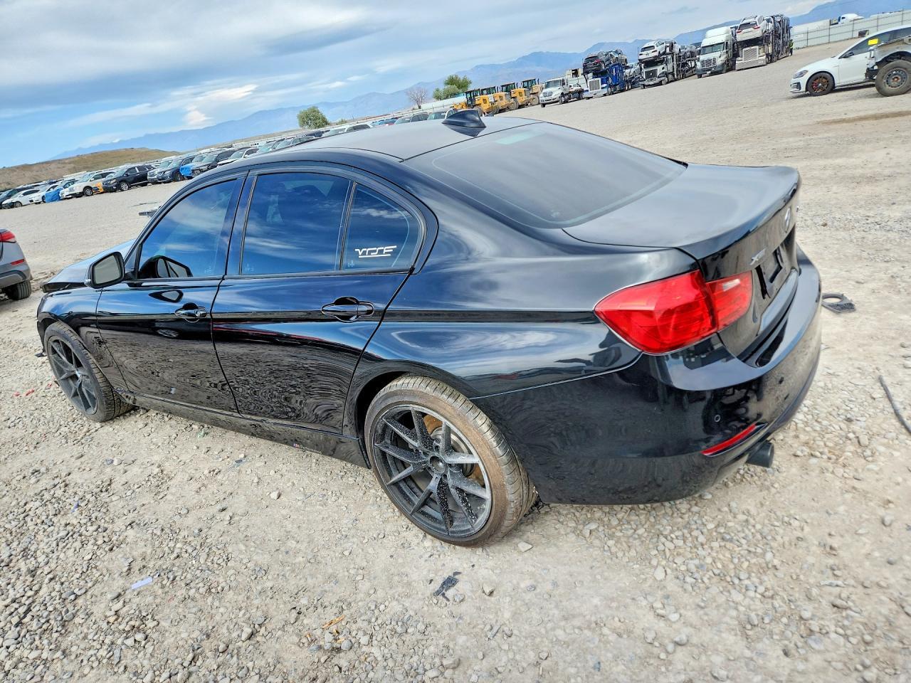 2014 BMW 335 Xi - Фото 2