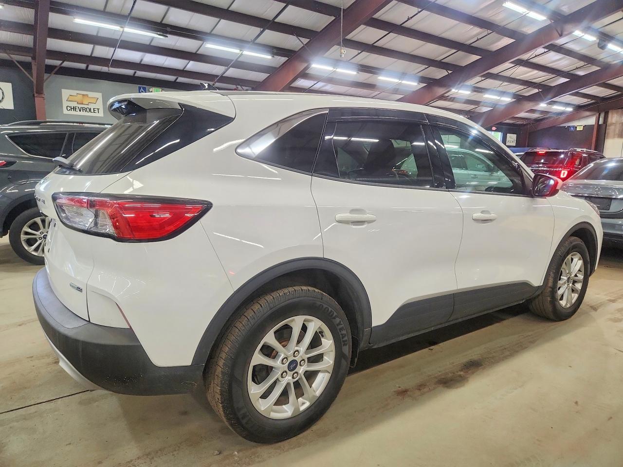 2020 Ford Escape Se - Фото 3