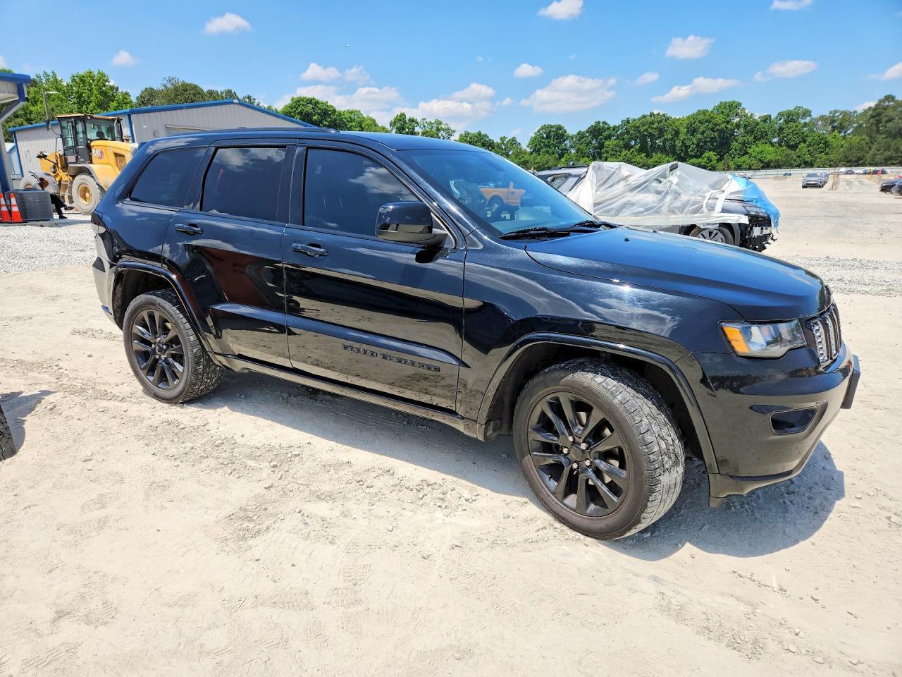 2017 Jeep Grand Cherokee Laredo - Image 4