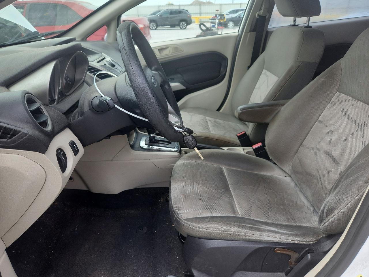 2012 Ford Fiesta Se - Фото 7