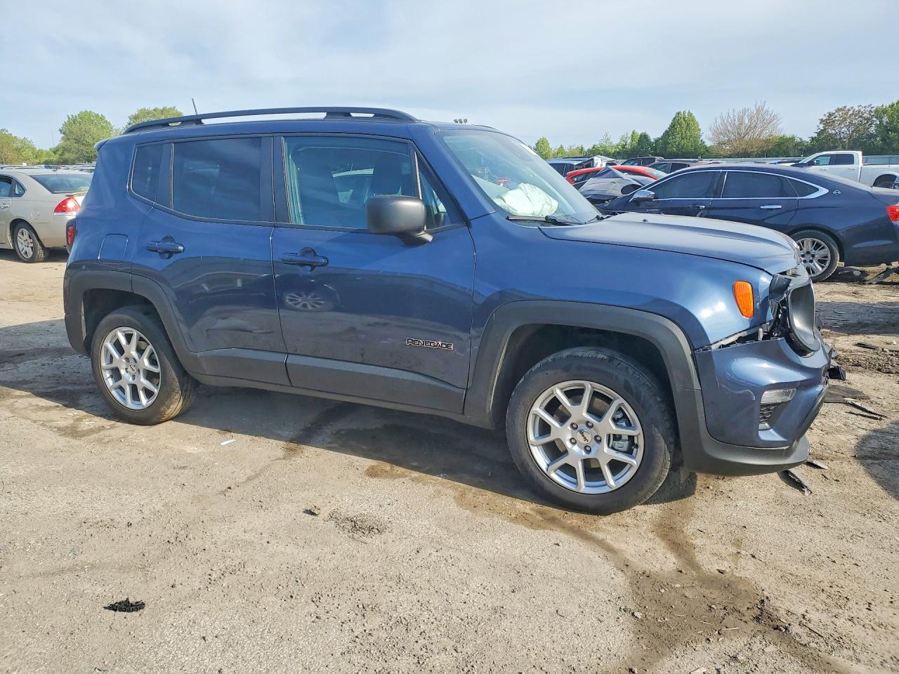 2022 Jeep Renegade Latitude - Image 4