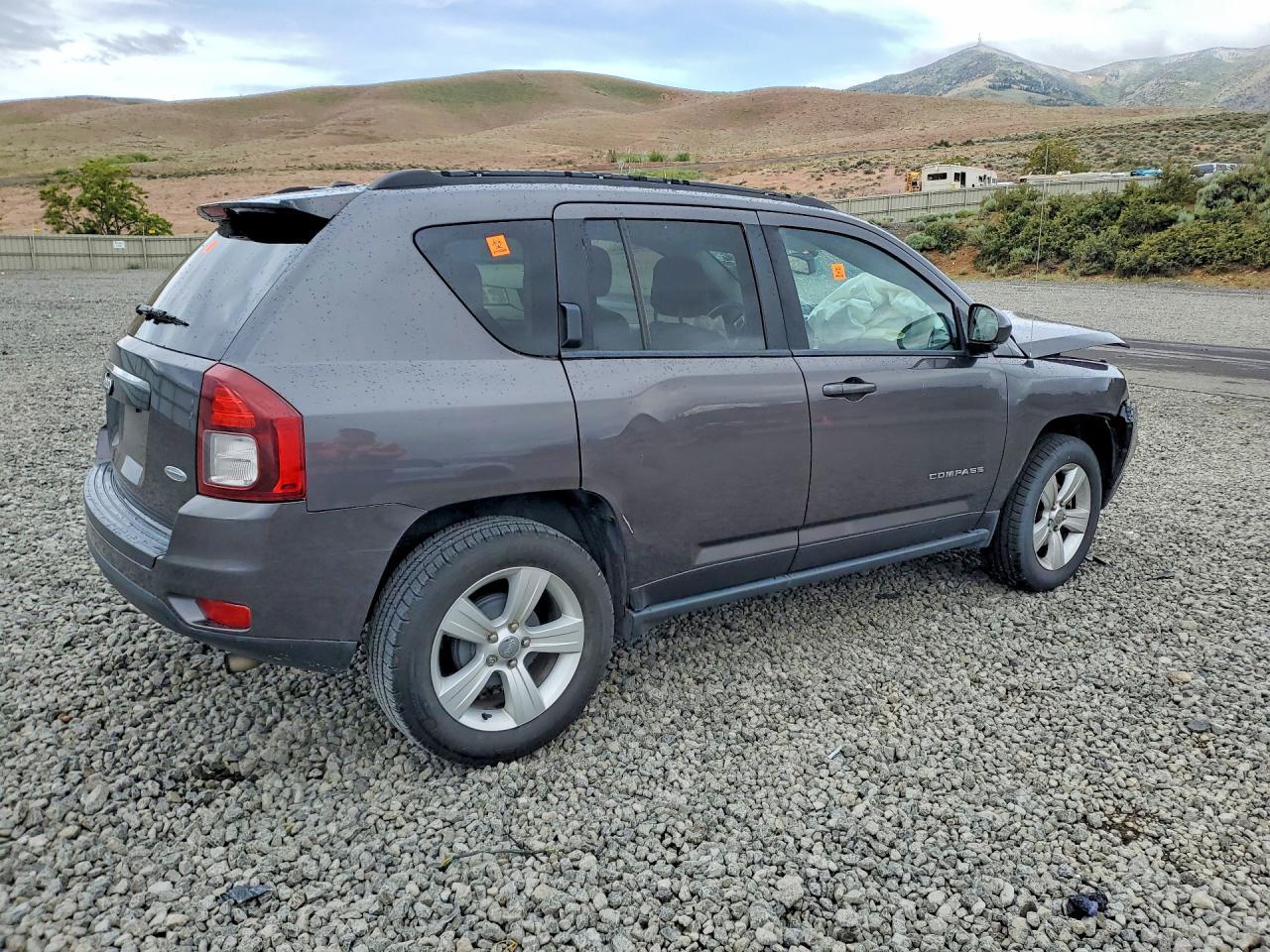 2016 Jeep Compass Latitude - Image 3