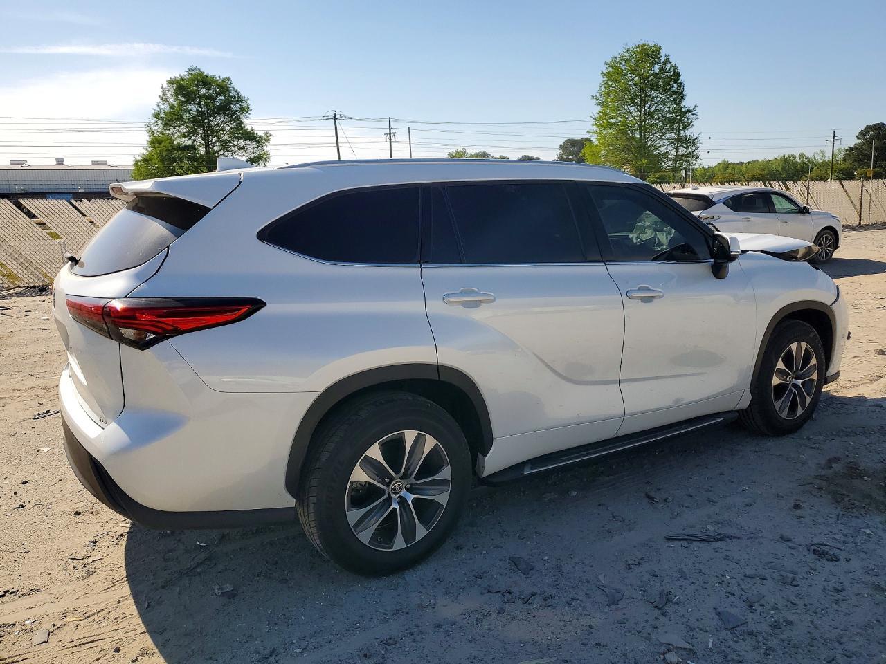2022 Toyota Highlander Xle - Image 3