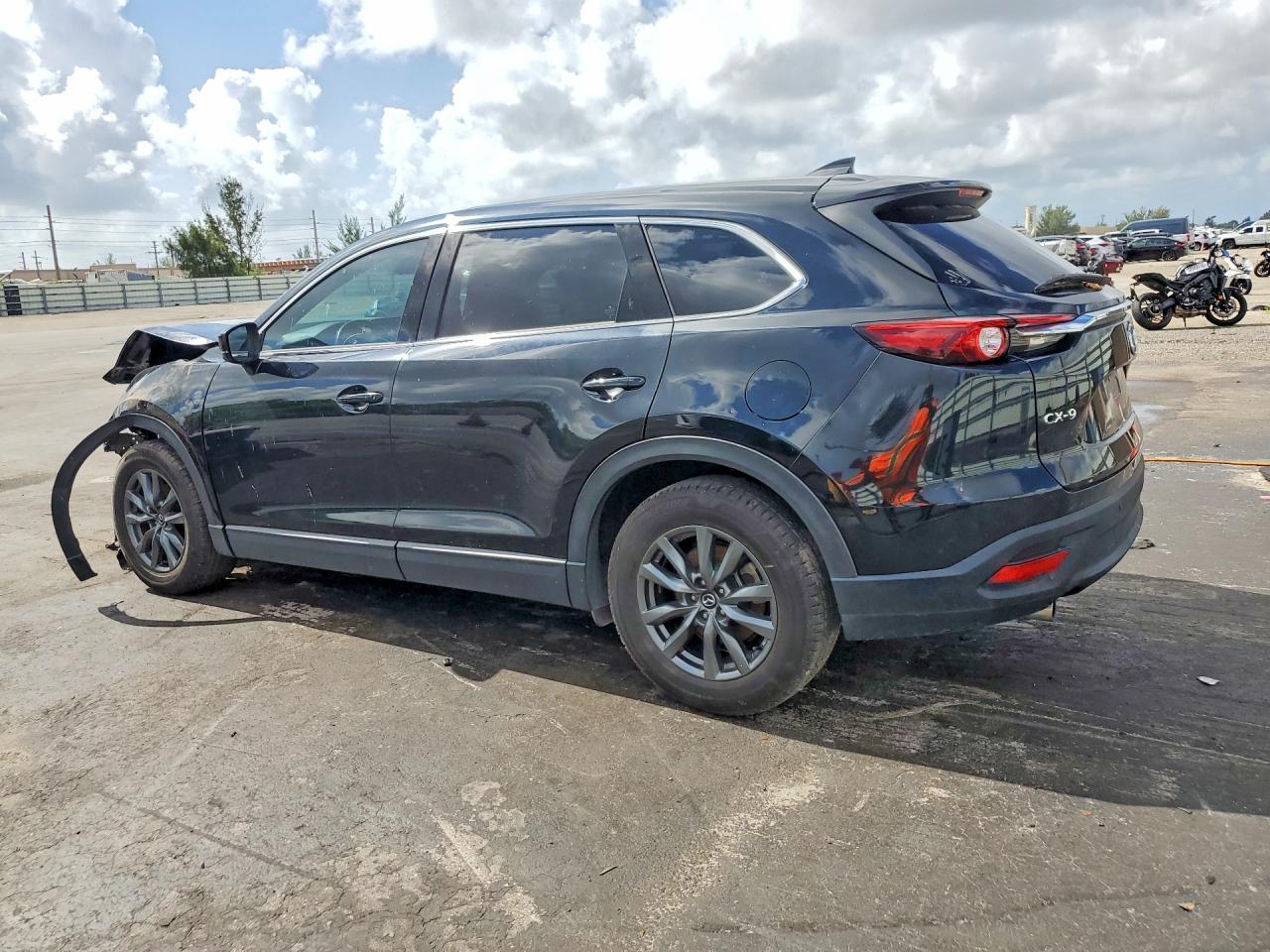 2020 Mazda Cx-9 Touring - Image 2