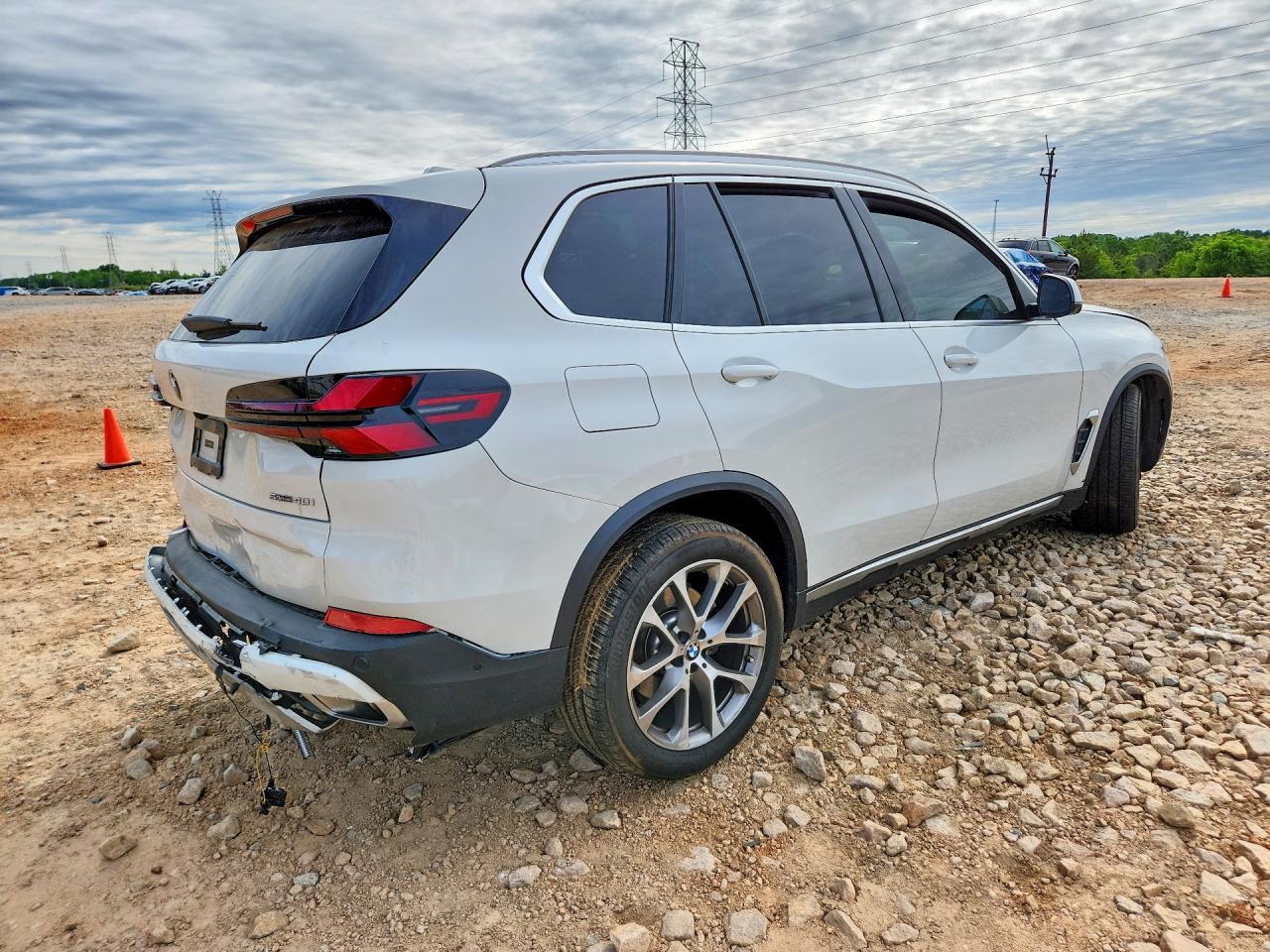 2026 BMW X5 Sdrive 40I - Image 3
