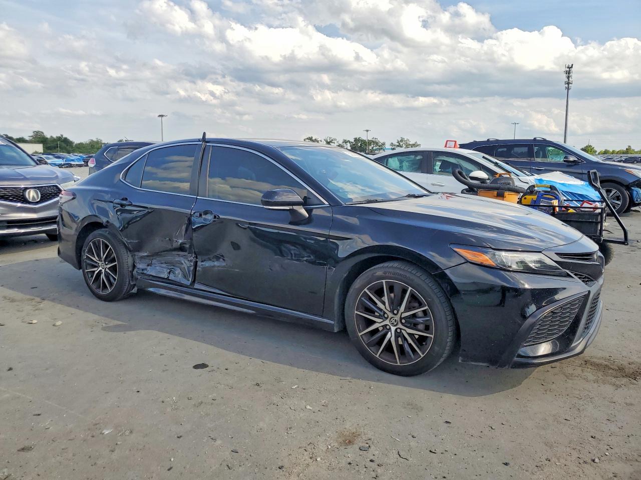2022 Toyota Camry Se - Фото 4