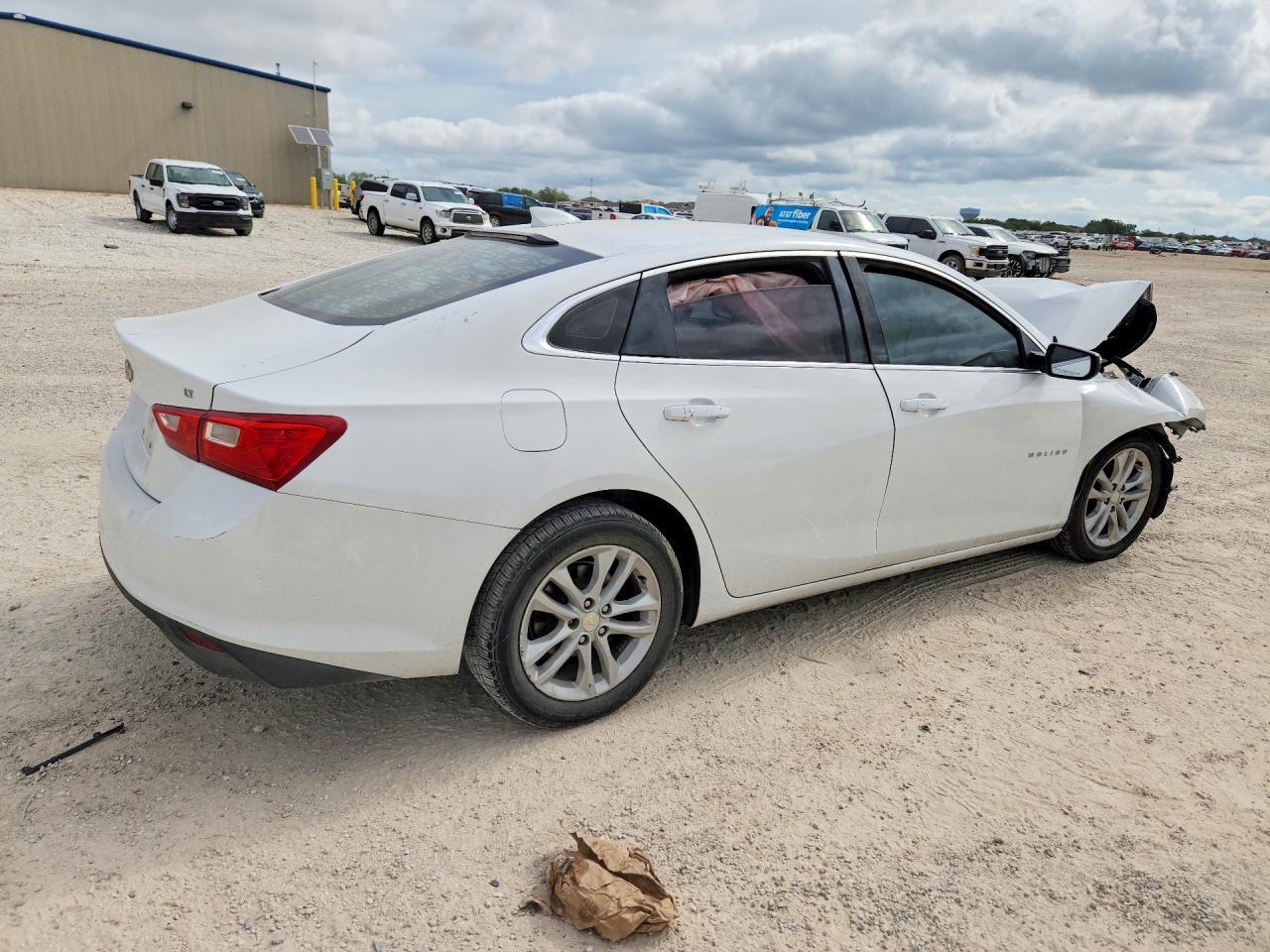 2018 Chevrolet Malibu Lt - Image 3