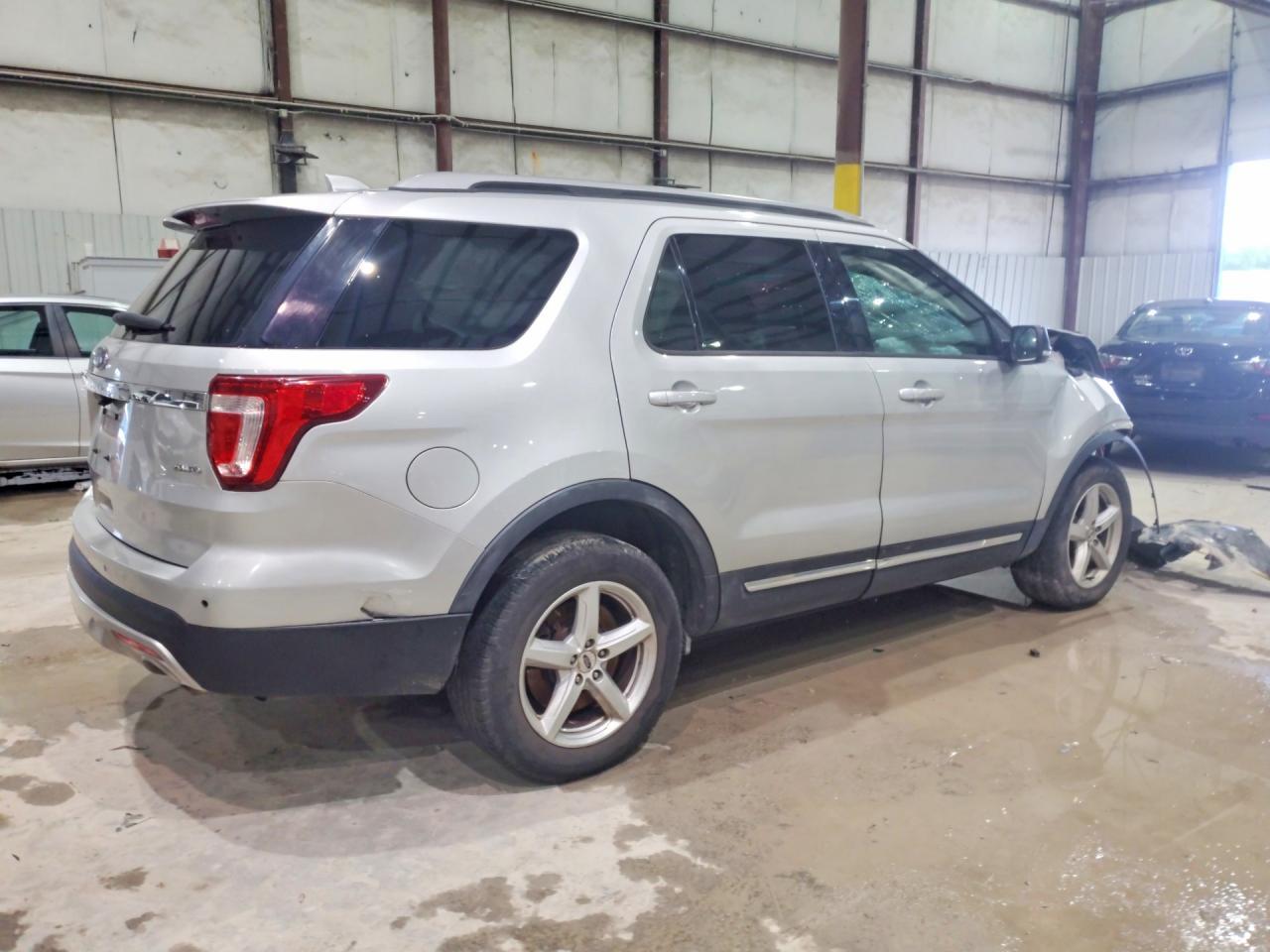 2017 Ford Explorer Xlt - Image 3