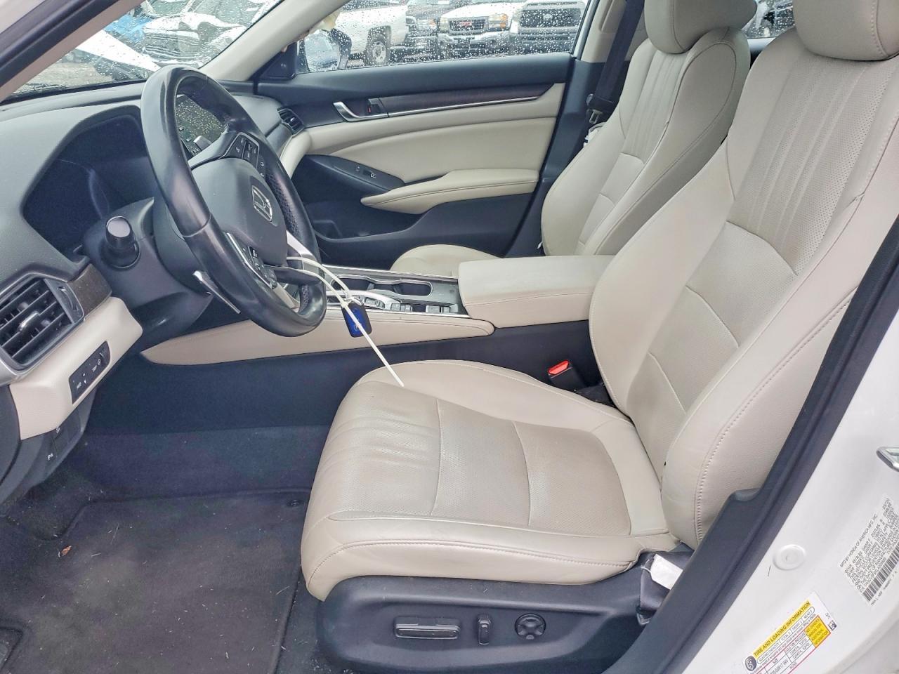 2020 Honda Accord Touring Hybrid - Image 7