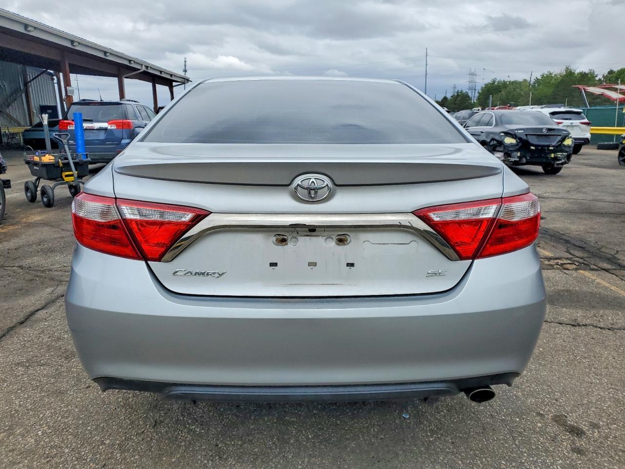 2017 Toyota Camry Se - Фото 6