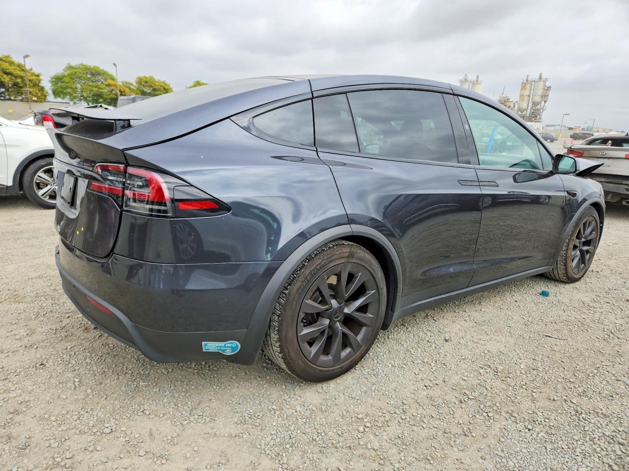 2025 Tesla Model X - Image 3