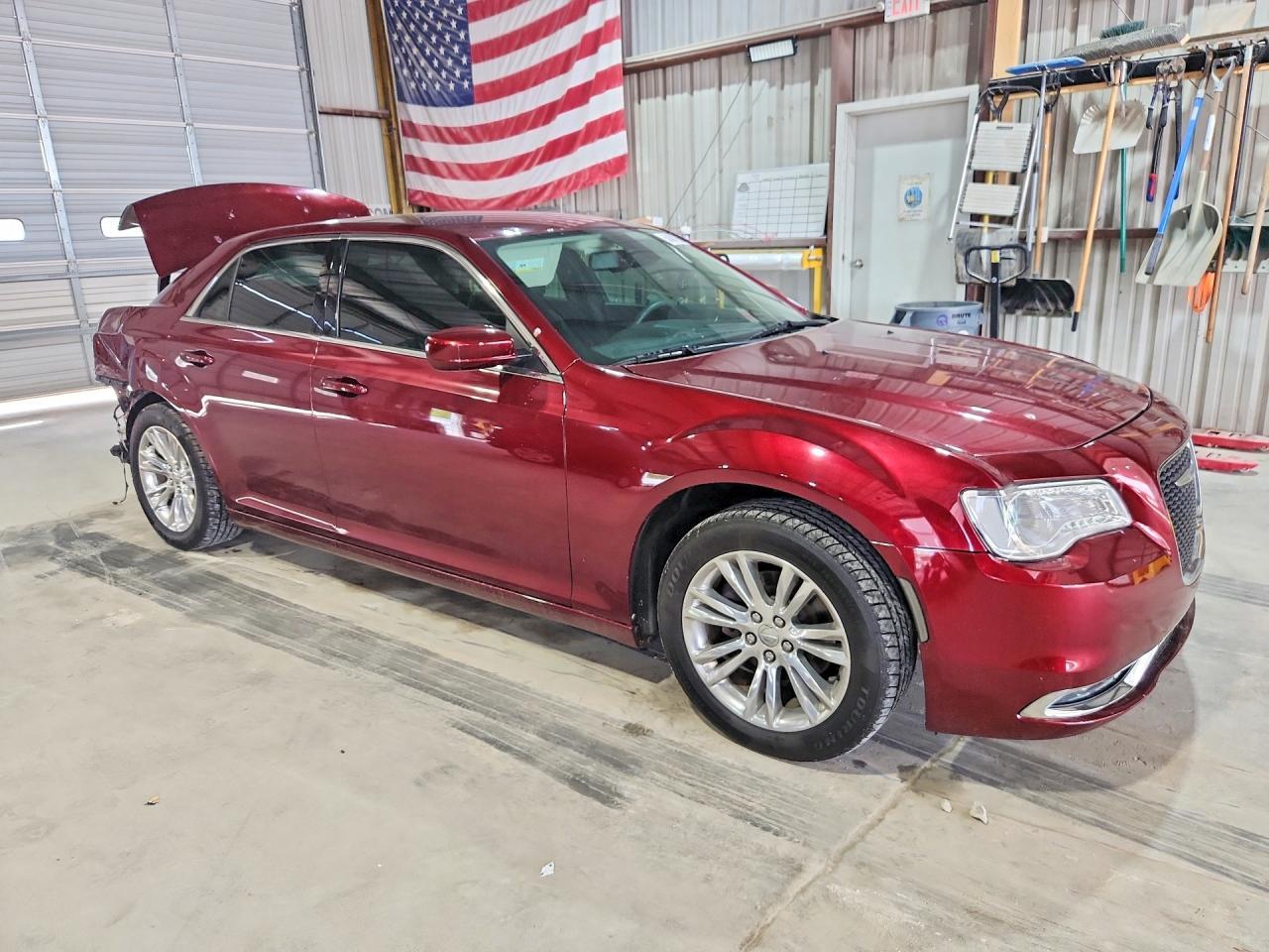 2019 Chrysler 300 Touring - Image 4