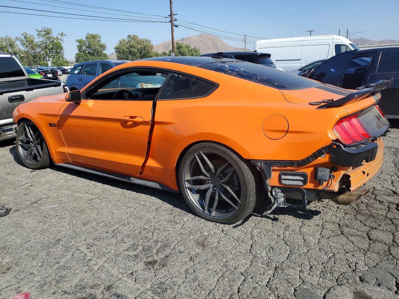 2020 Ford Mustang Gt - Фото 2