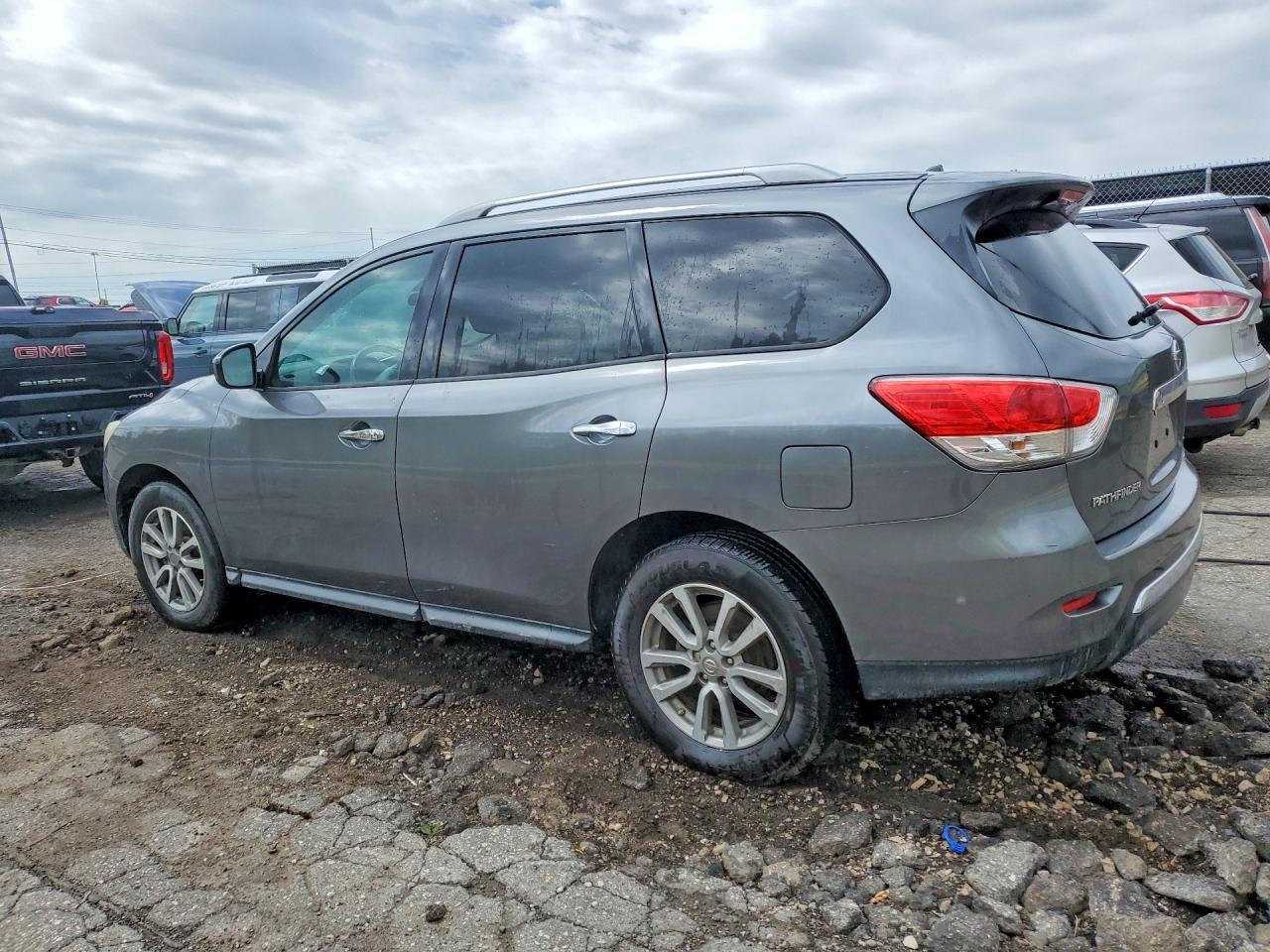 2016 Nissan Pathfinder S - Фото 2
