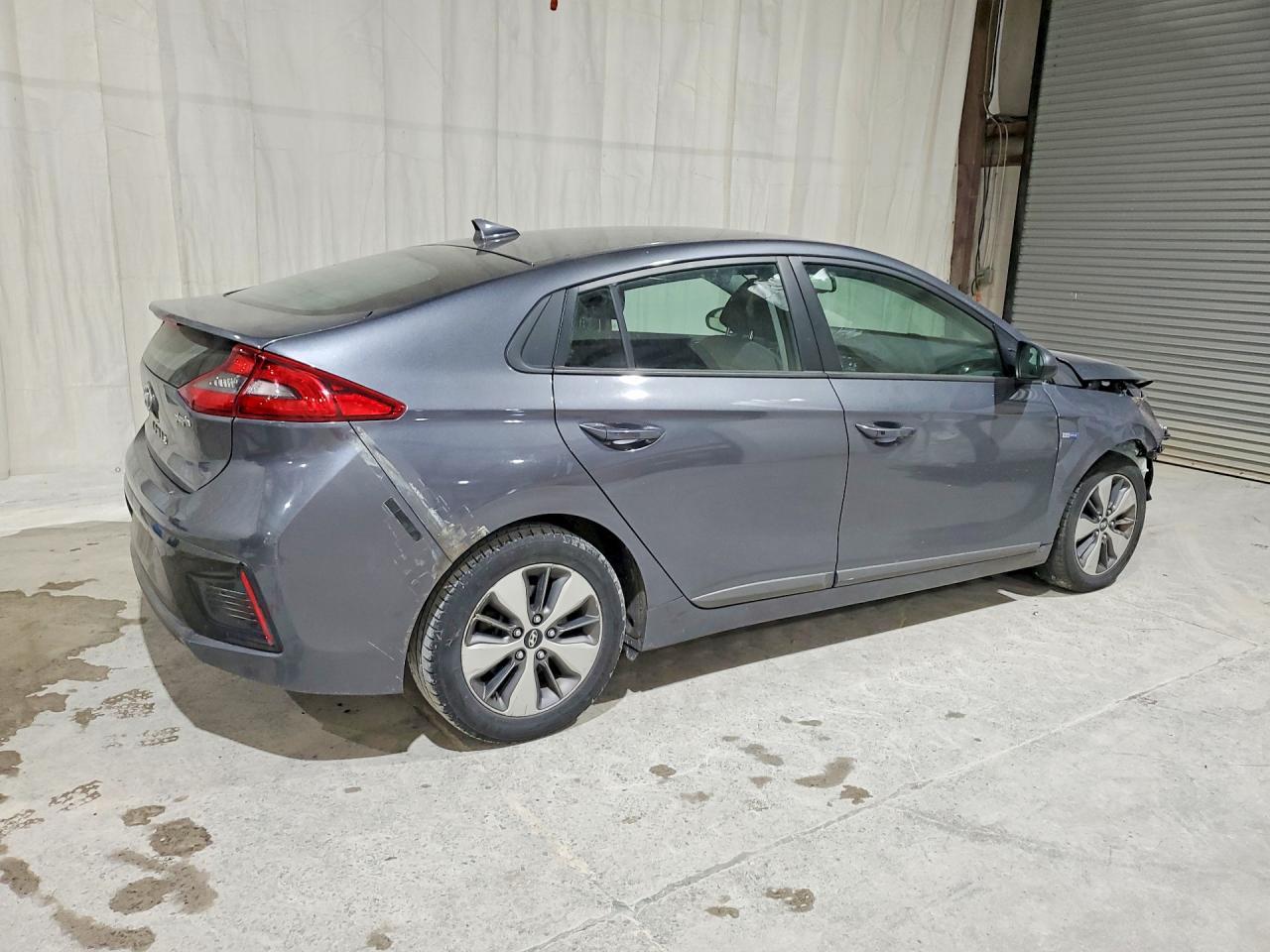 2019 Hyundai Ioniq Plug-In Hybrid Base - Image 3