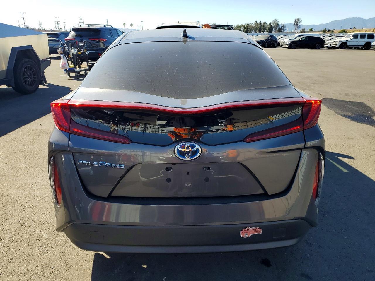 2020 Toyota Prius Prime Le - Image 6