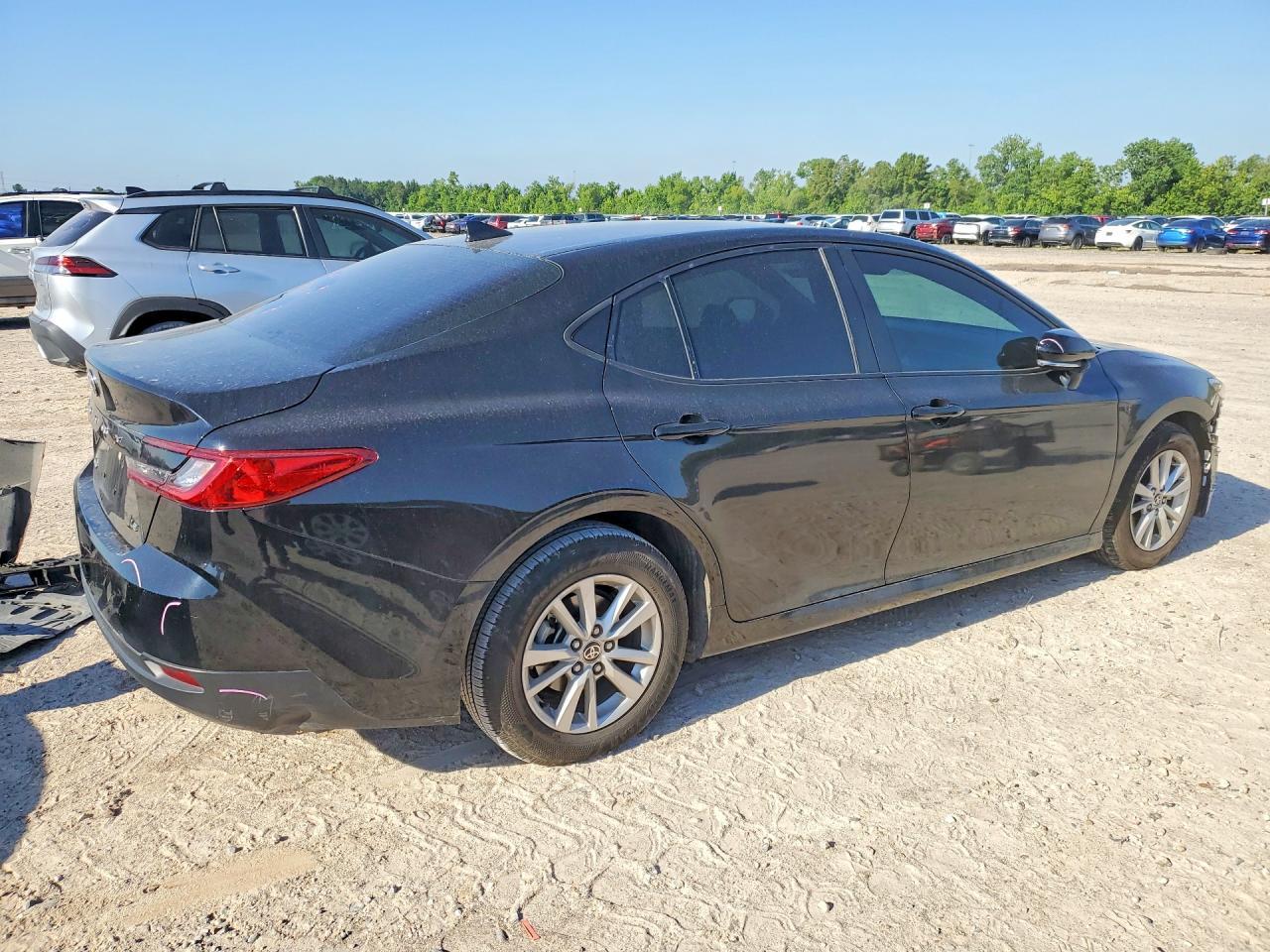 2025 Toyota Camry Le - Фото 3