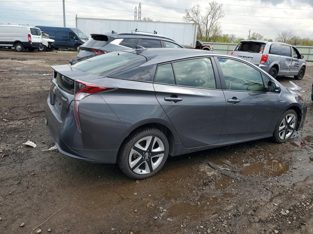 2017 Toyota Prius Three Touring - Фото 3