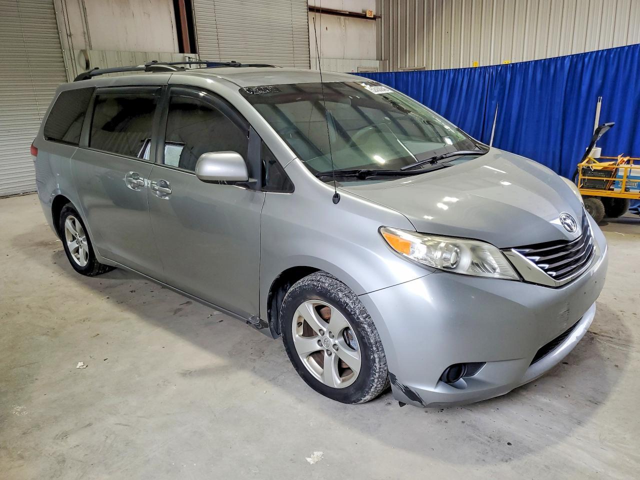 2013 Toyota Sienna Le - Image 4