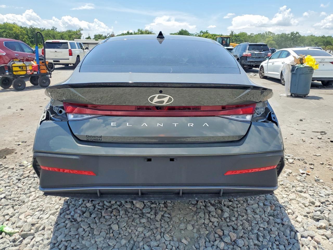 2026 Hyundai Elantra Sel Sport - Image 6