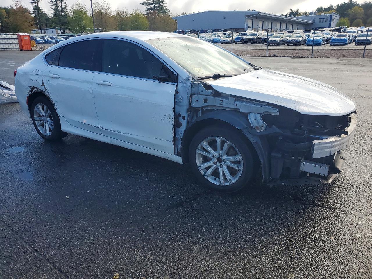 2015 Chrysler 200 Limited - Фото 4