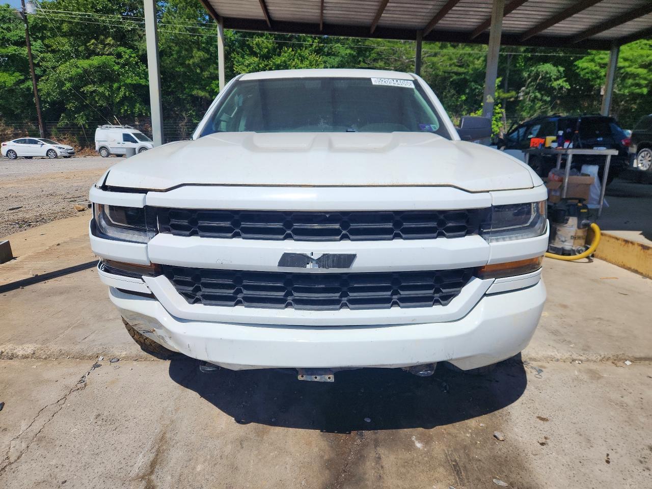 2017 Chevrolet Silverado K1500 Custom - Фото 5