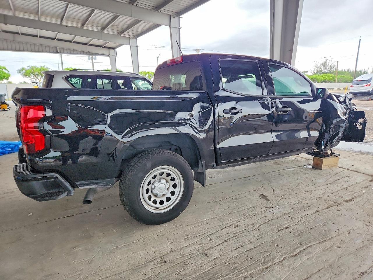 2023 Chevrolet Colorado - Image 3