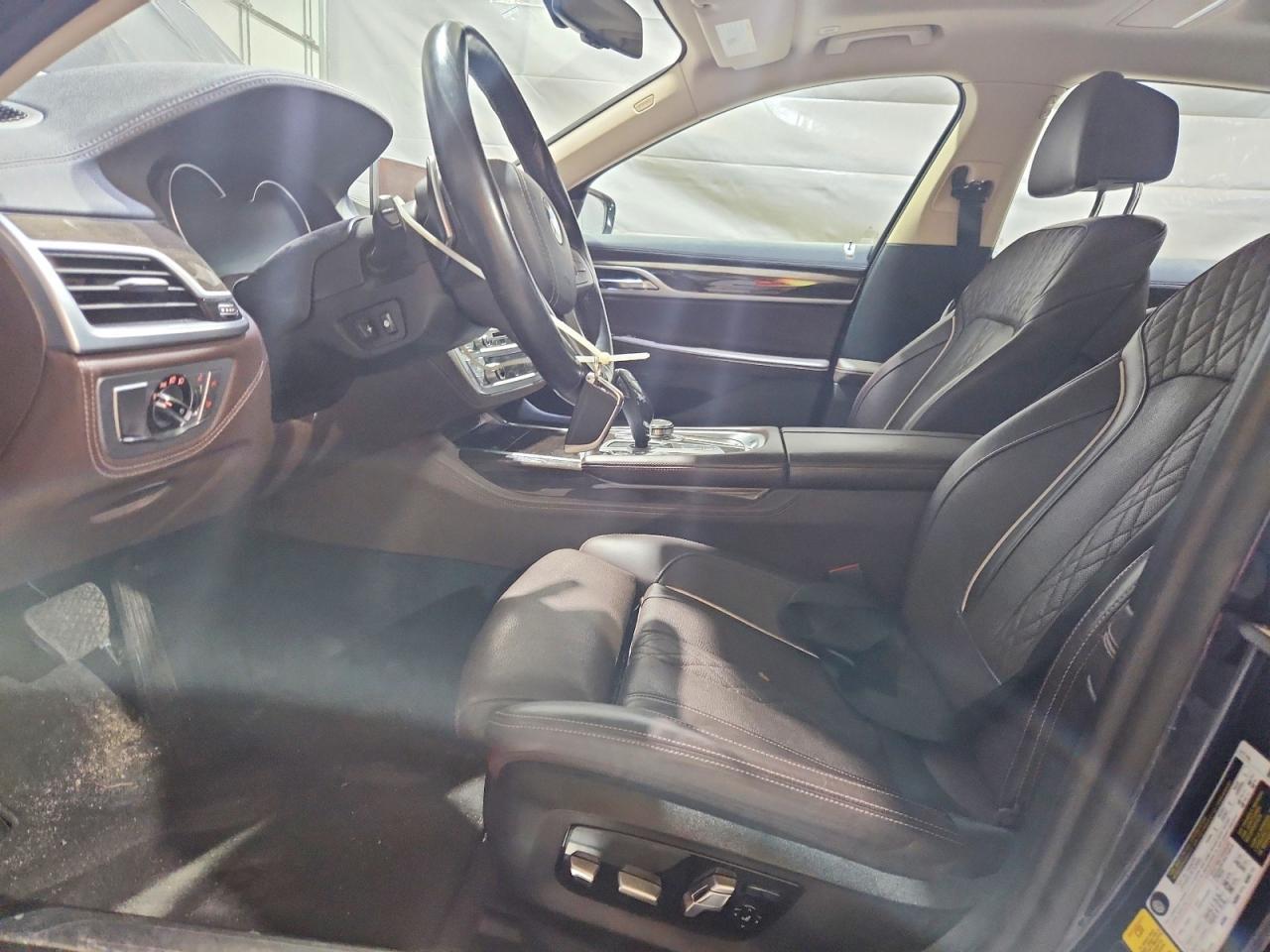 2019 BMW 750 Xi - Image 7