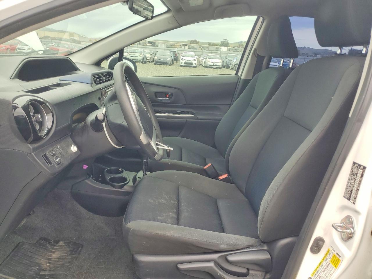 2016 Toyota Prius C Two - Фото 7