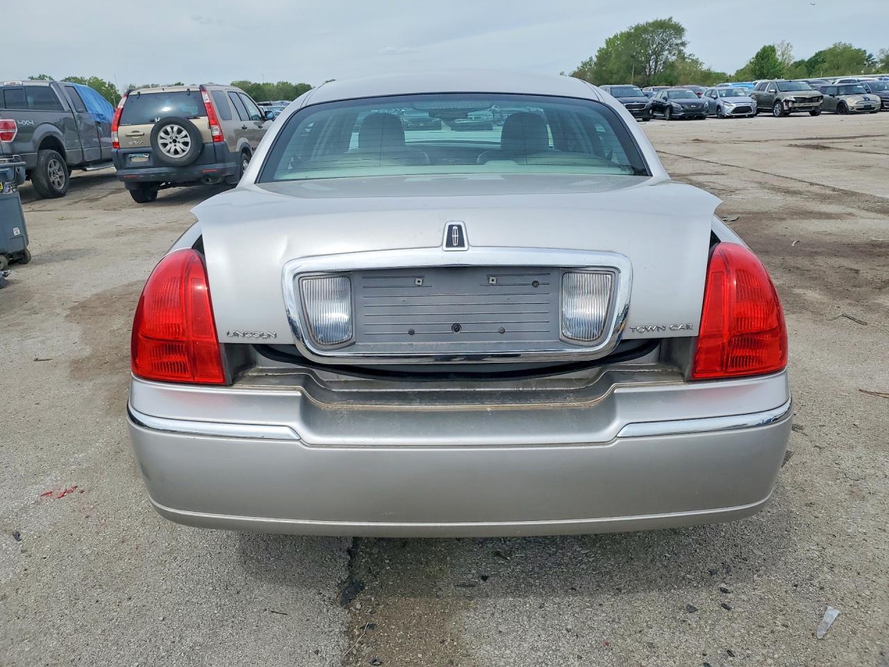2003 Lincoln Town Car Executive - Фото 6
