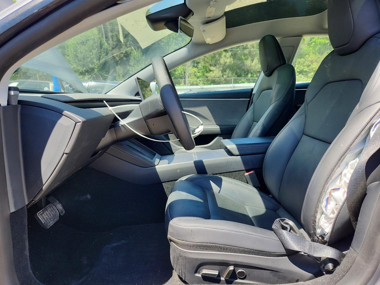 2025 Tesla Model 3 - Фото 7