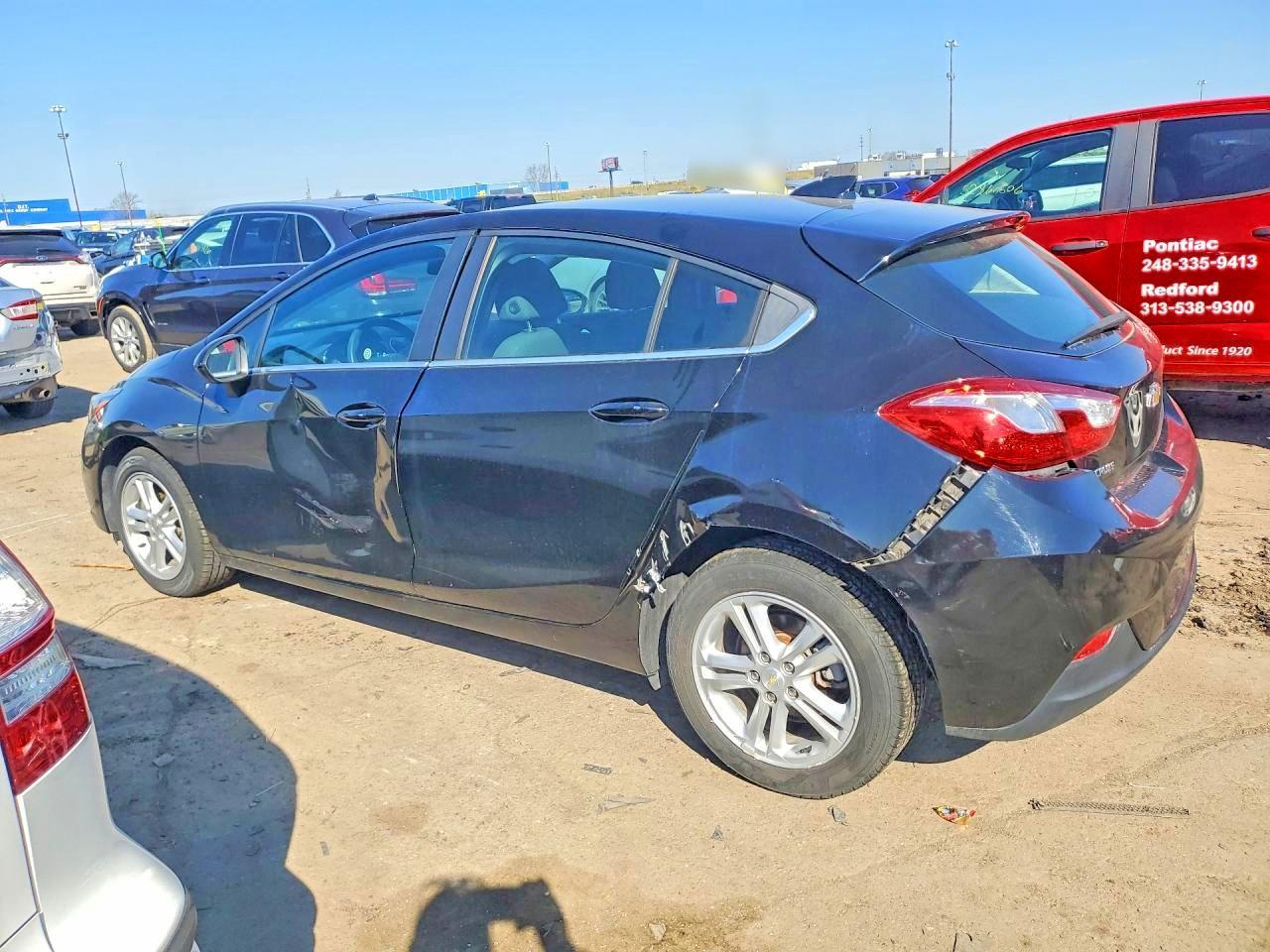 2017 Chevrolet Cruze Lt - Image 2