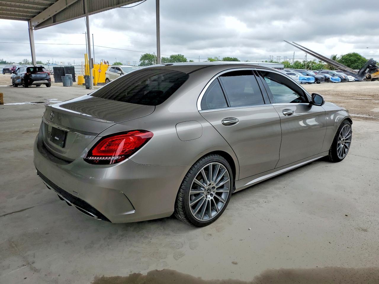 2019 Mercedes-Benz C 300 - Фото 3