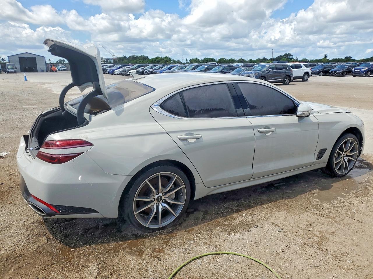 2025 Genesis G70 2.5T Standard - Фото 3