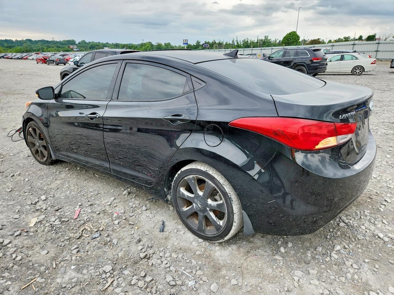 2013 Hyundai Elantra Limited - Image 2