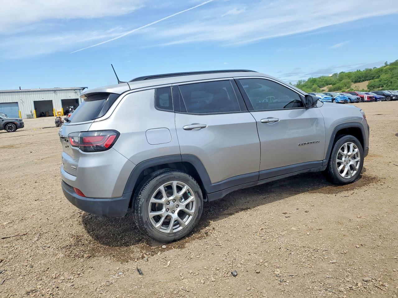 2022 Jeep Compass Latitude Lux - Фото 3