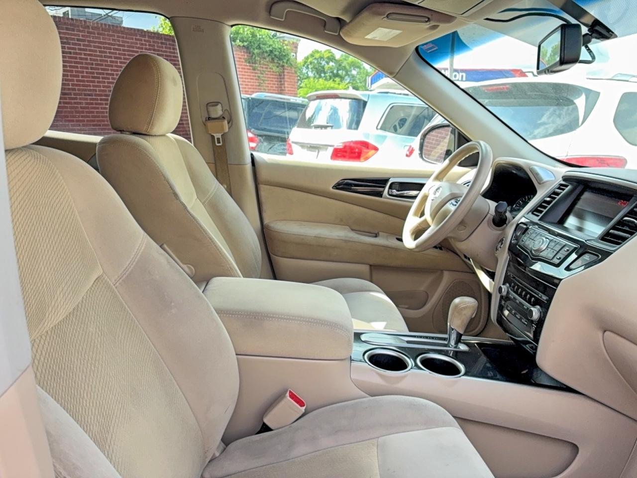 2014 Nissan Pathfinder S - Image 5