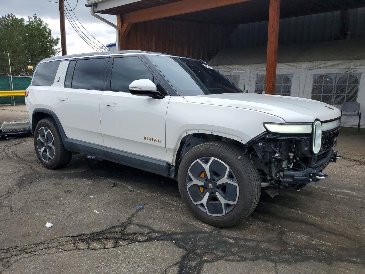 2023 Rivian R1S Adventure - Image 4
