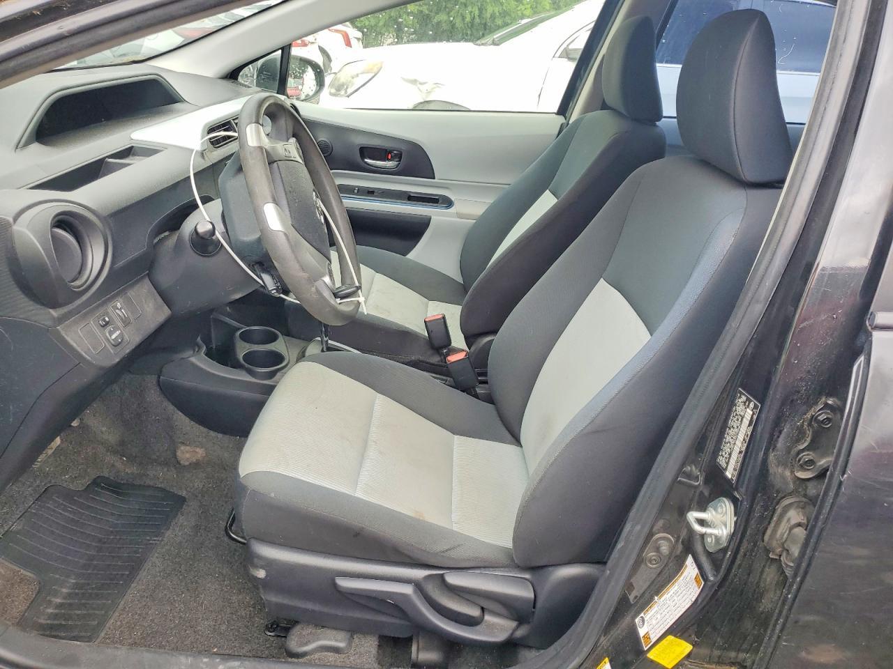 2012 Toyota Prius C Two - Фото 7