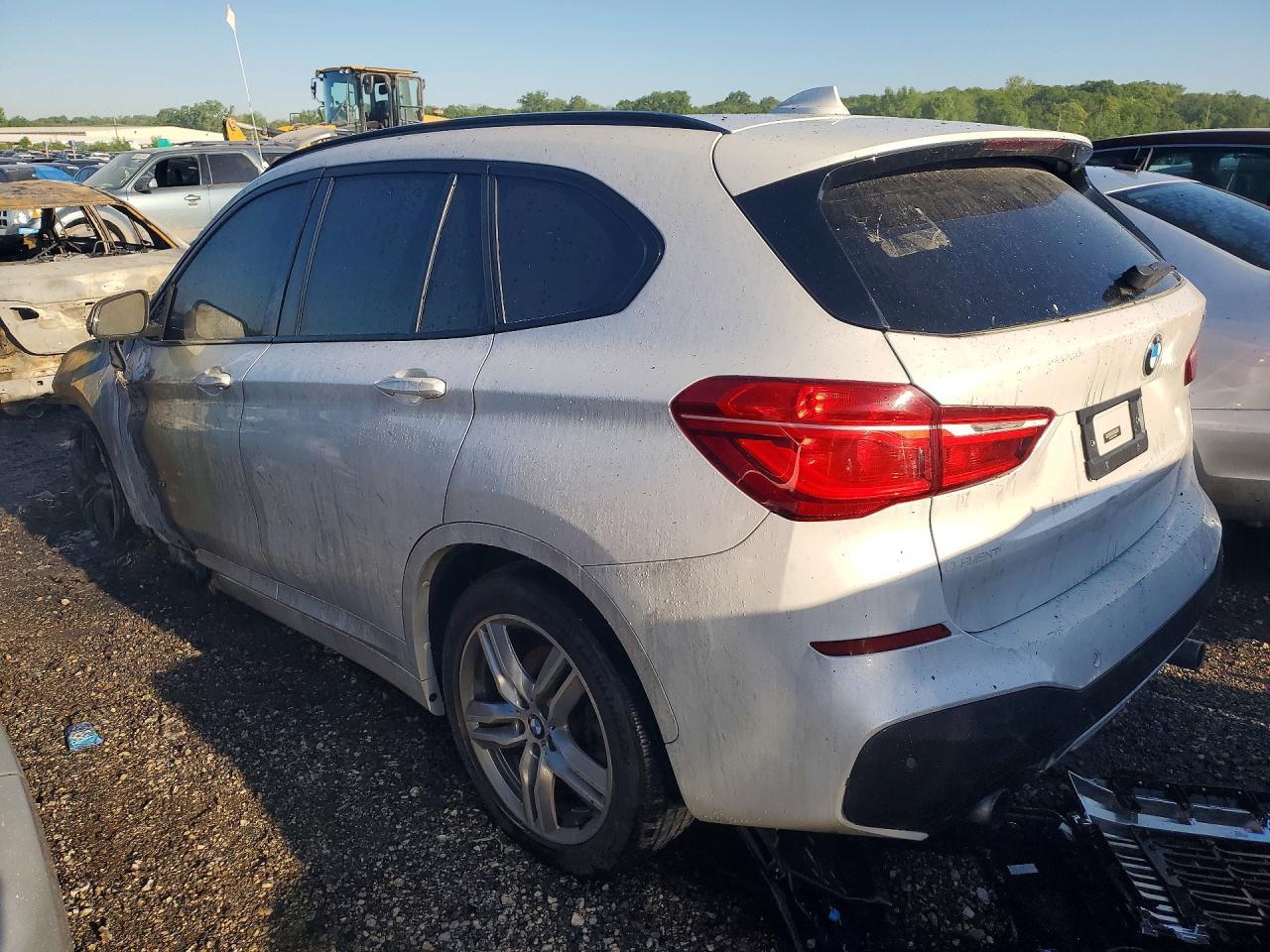 2017 BMW X1 xDrive28I - Фото 2