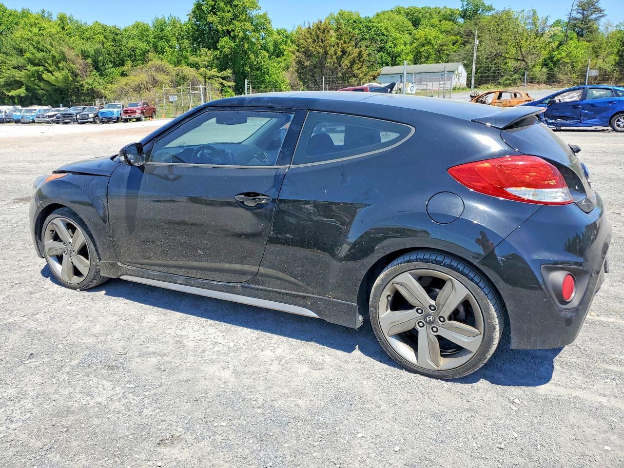 2013 Hyundai Veloster Base - Фото 2
