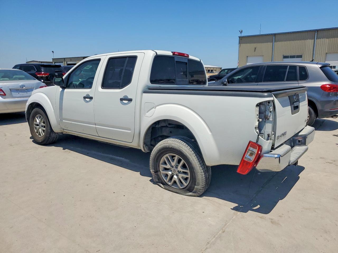 2017 Nissan Frontier Sv - Image 2