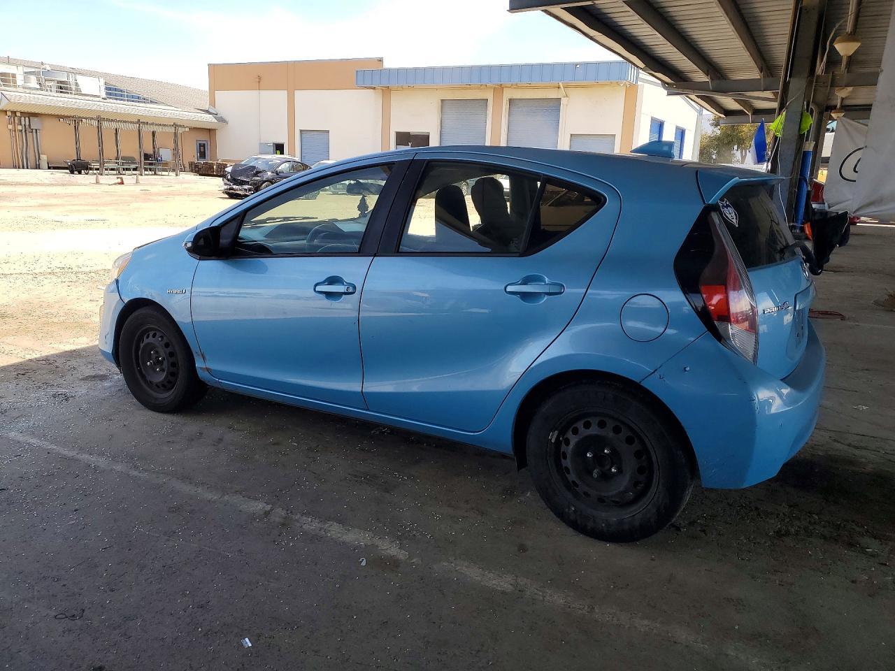 2015 Toyota Prius C One - Image 2
