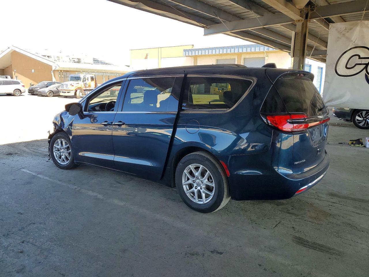 2021 Chrysler Pacifica Touring L - Фото 2