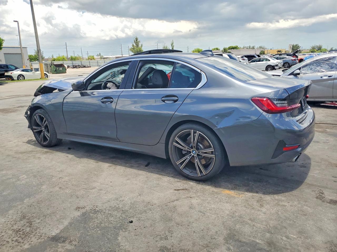 2022 BMW 330I - Фото 2