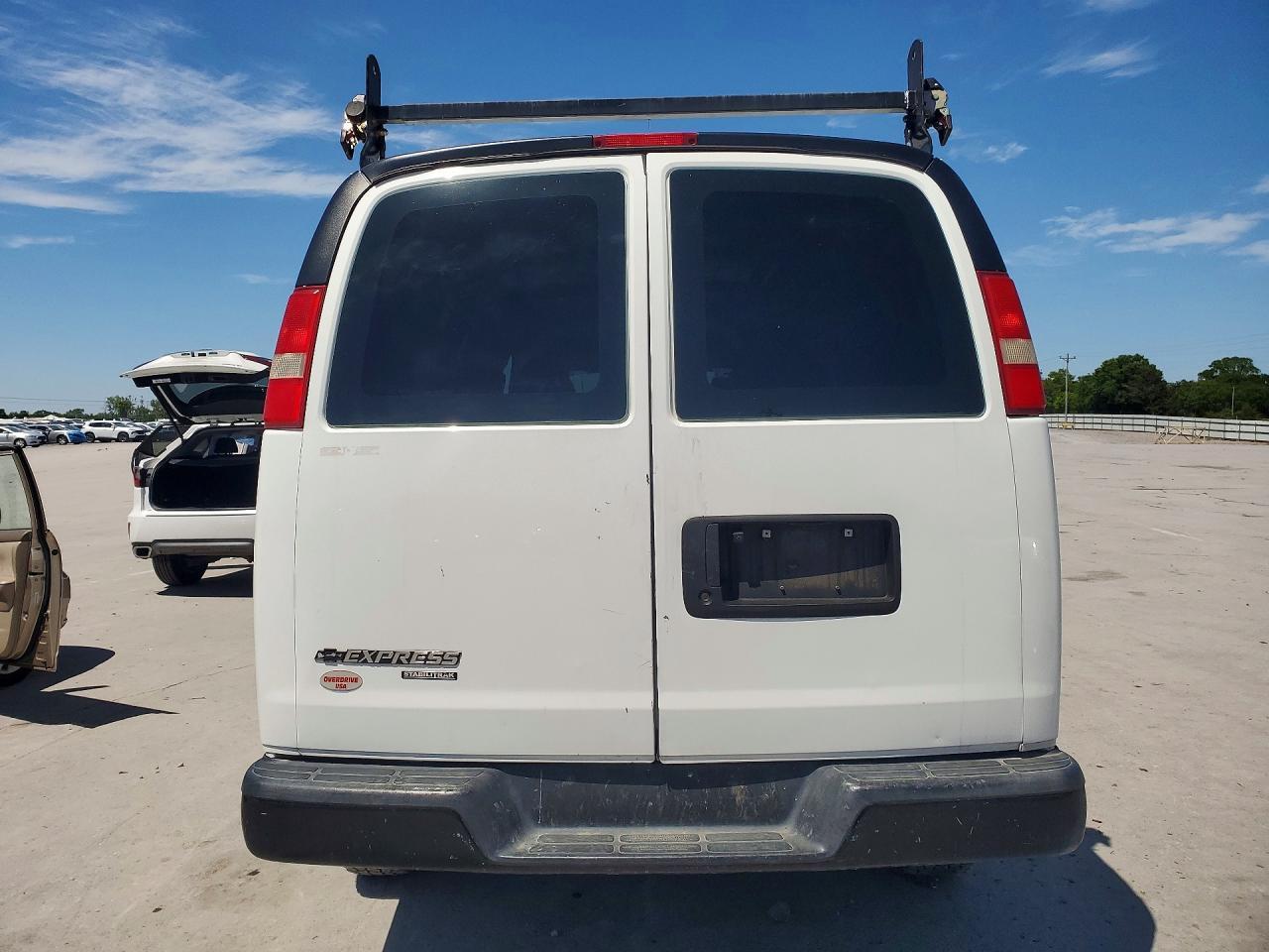 2015 Chevrolet Express 2500 Cargo Delivery Van - Image 6